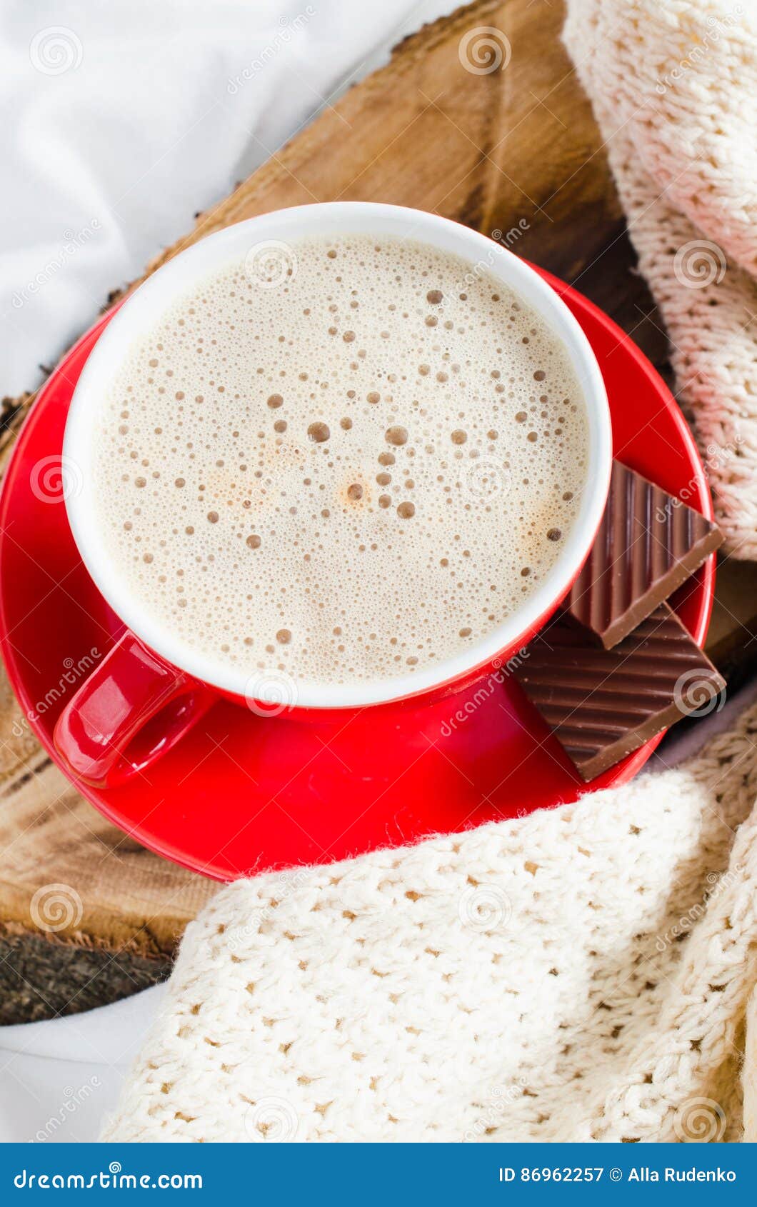 Frühstück Im Bett Cappuccino Und Schokolade Stockbild - Bild von ... Frühstück Im Bett Cappuccino Und Schokolade Stockbild - Bild von ...