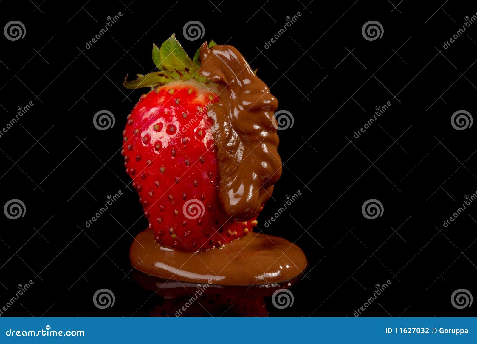 Fraise en chocolat photo stock. Image of noir, groupe - 11627032