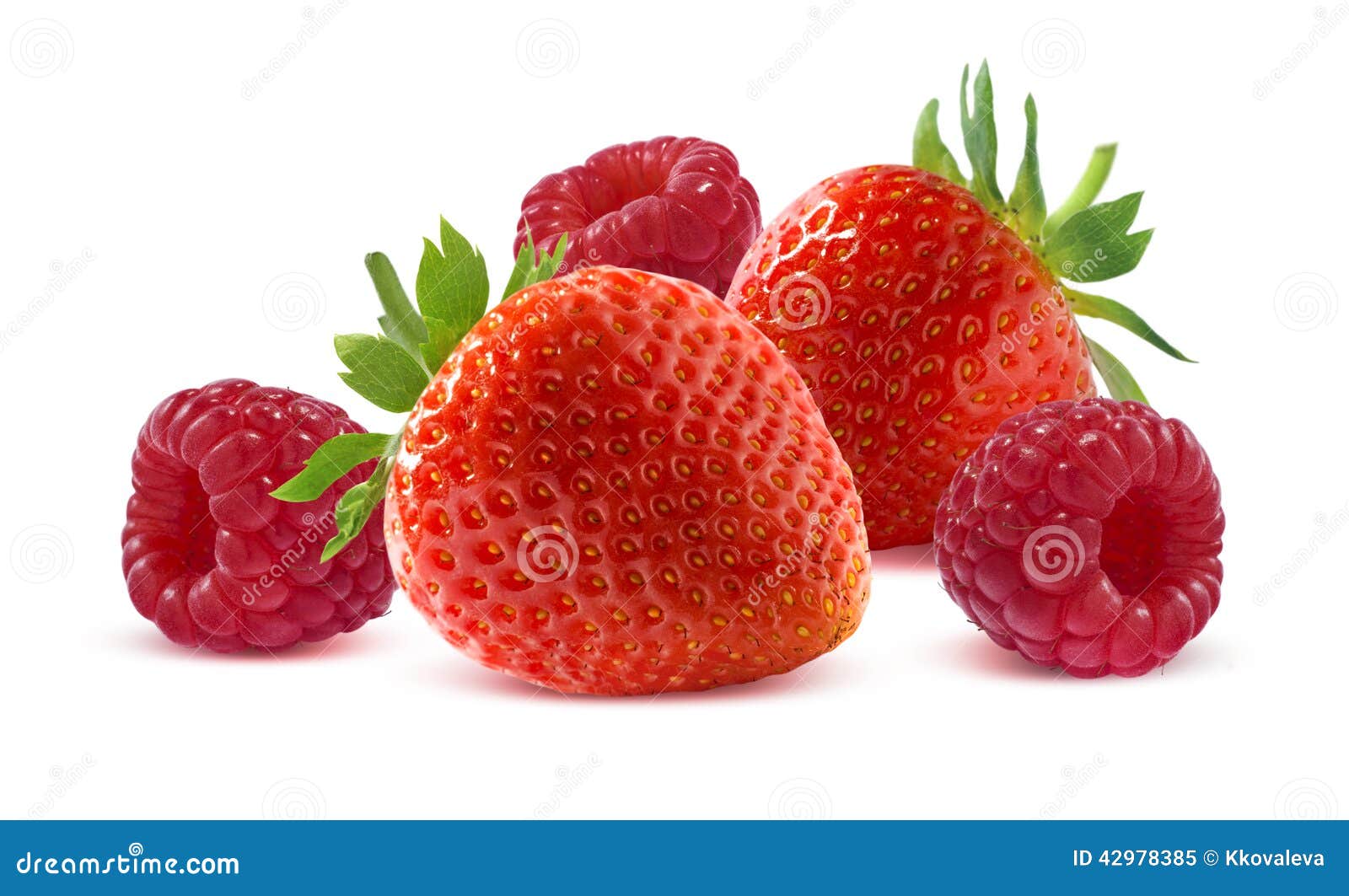 photo stock framboise et fraise sur le fond blanc image