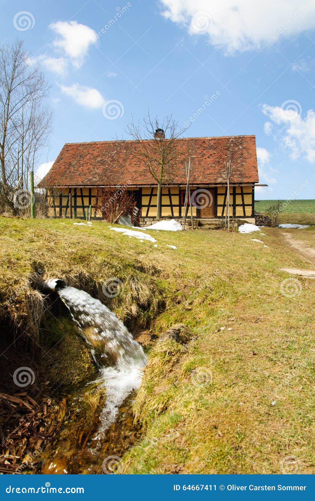 A frame house editorial photo. Image of creek, studwork 64667411