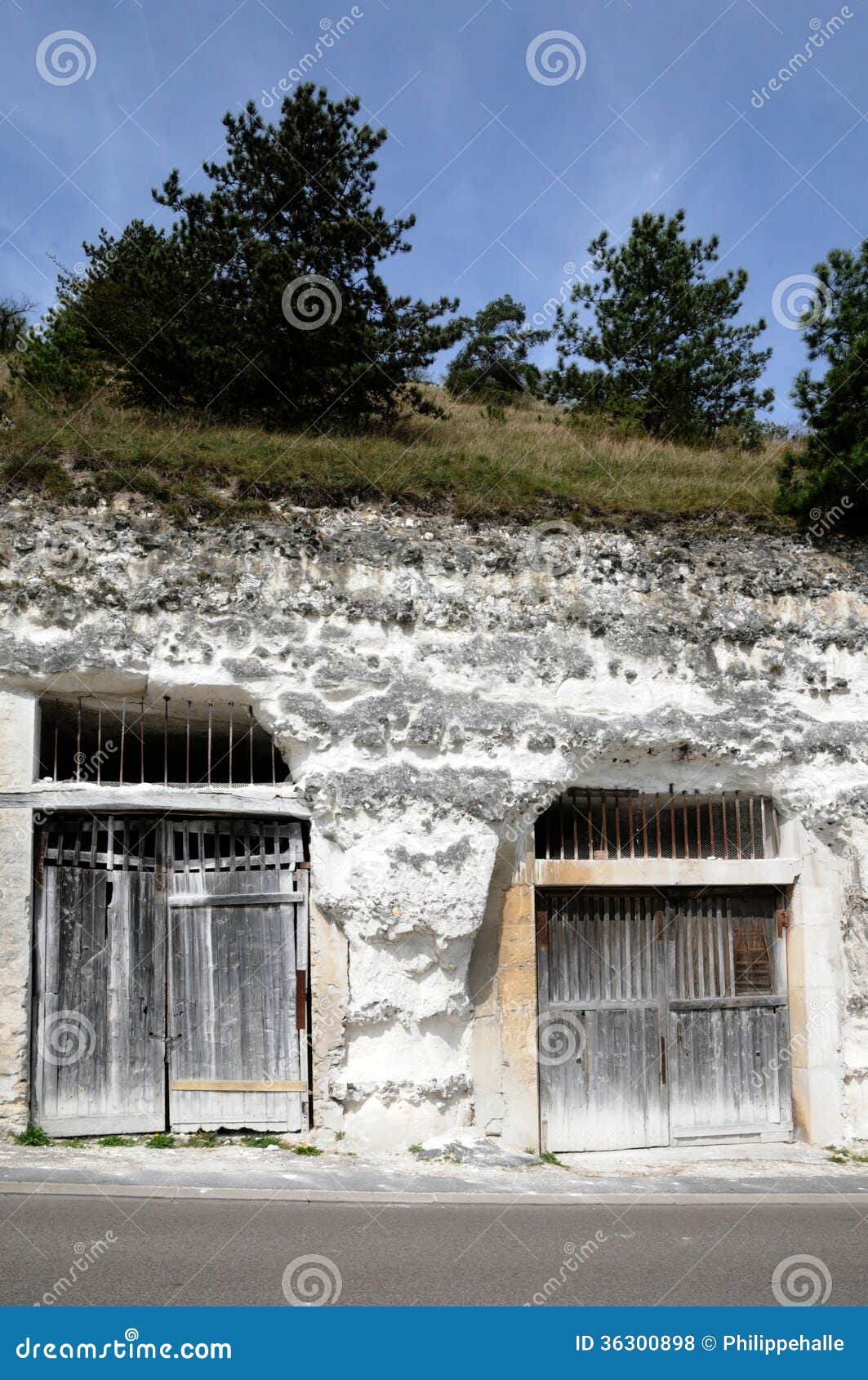 france, the historical village of la roche guyon