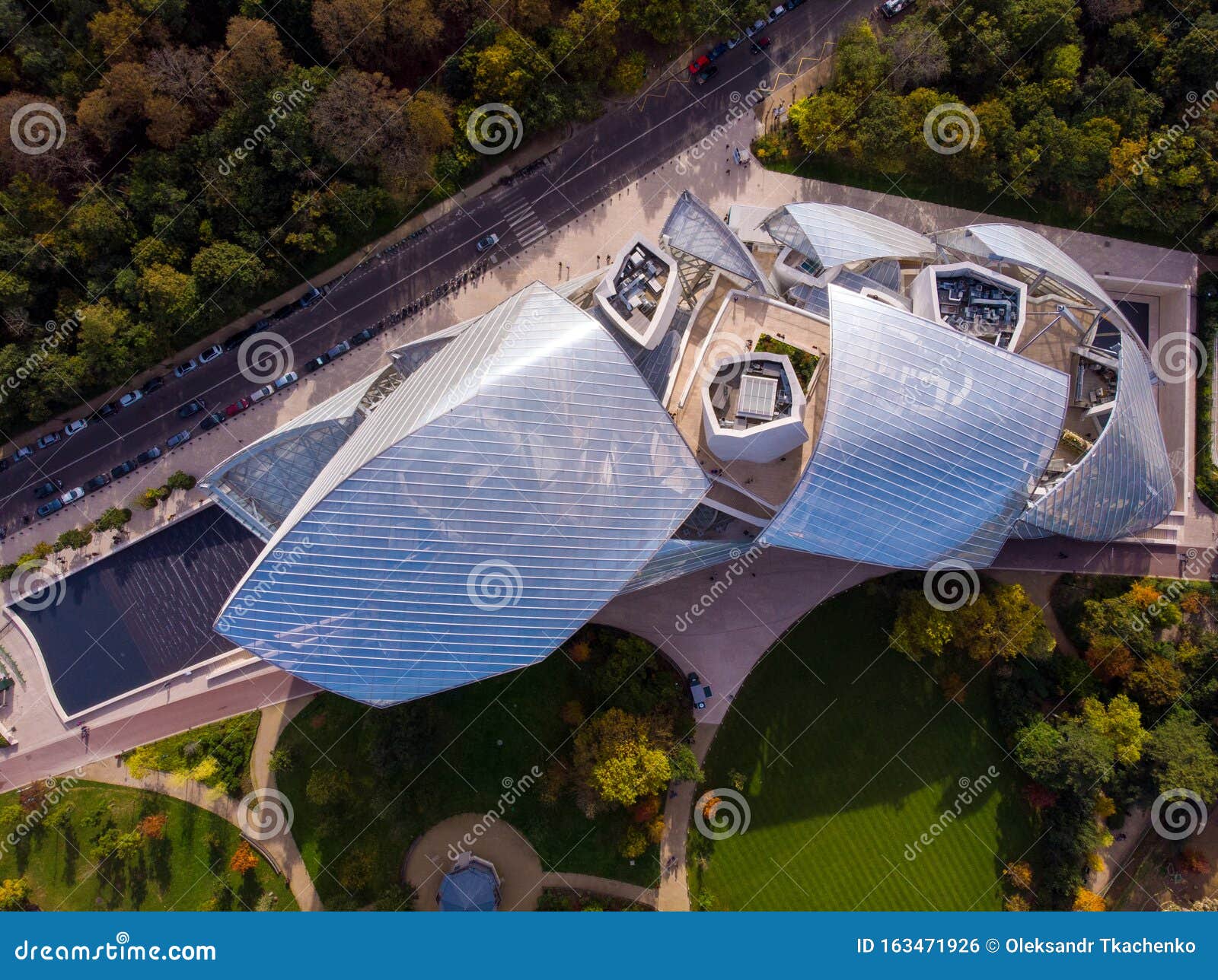 FRANCE, PARIS - OCT 2019: Aerial of Louis Vuitton Foundation Modern Building in Paris, Tower Editorial Photo - Image of architecture, aventis: 163471926