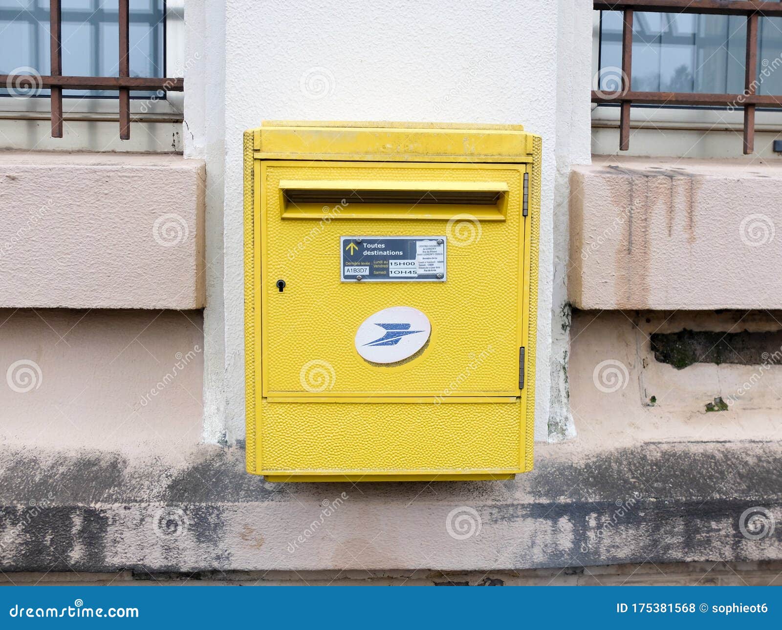 France Post Office Yellow Mailbox, La Poste Editorial Stock Photo - Image  of european, letterbox: 175381568