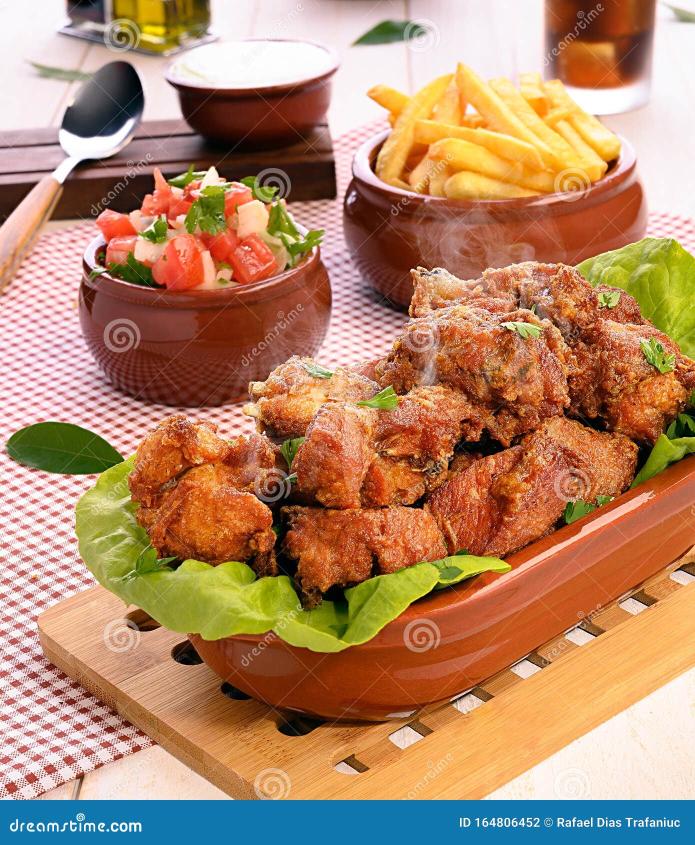 frango a passarinho - traditional brazilian fried chicken