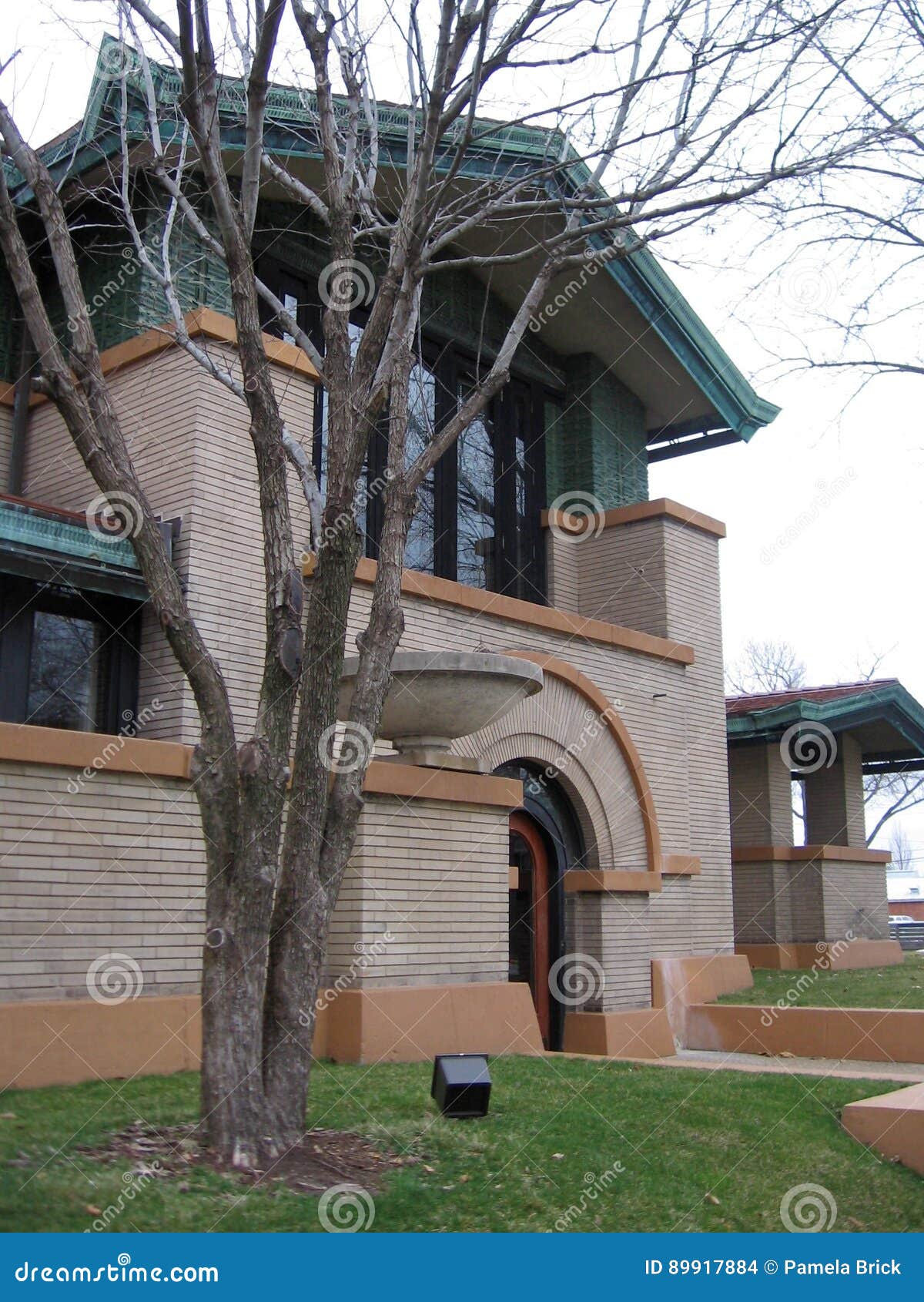 Frank Lloyd Wright ` s Dana Thomas House, Springfield, IL. De ingang aan het huis van Frank Lloyd Wright ` s Dana Thomas in Springfield, Illinois wordt getoond