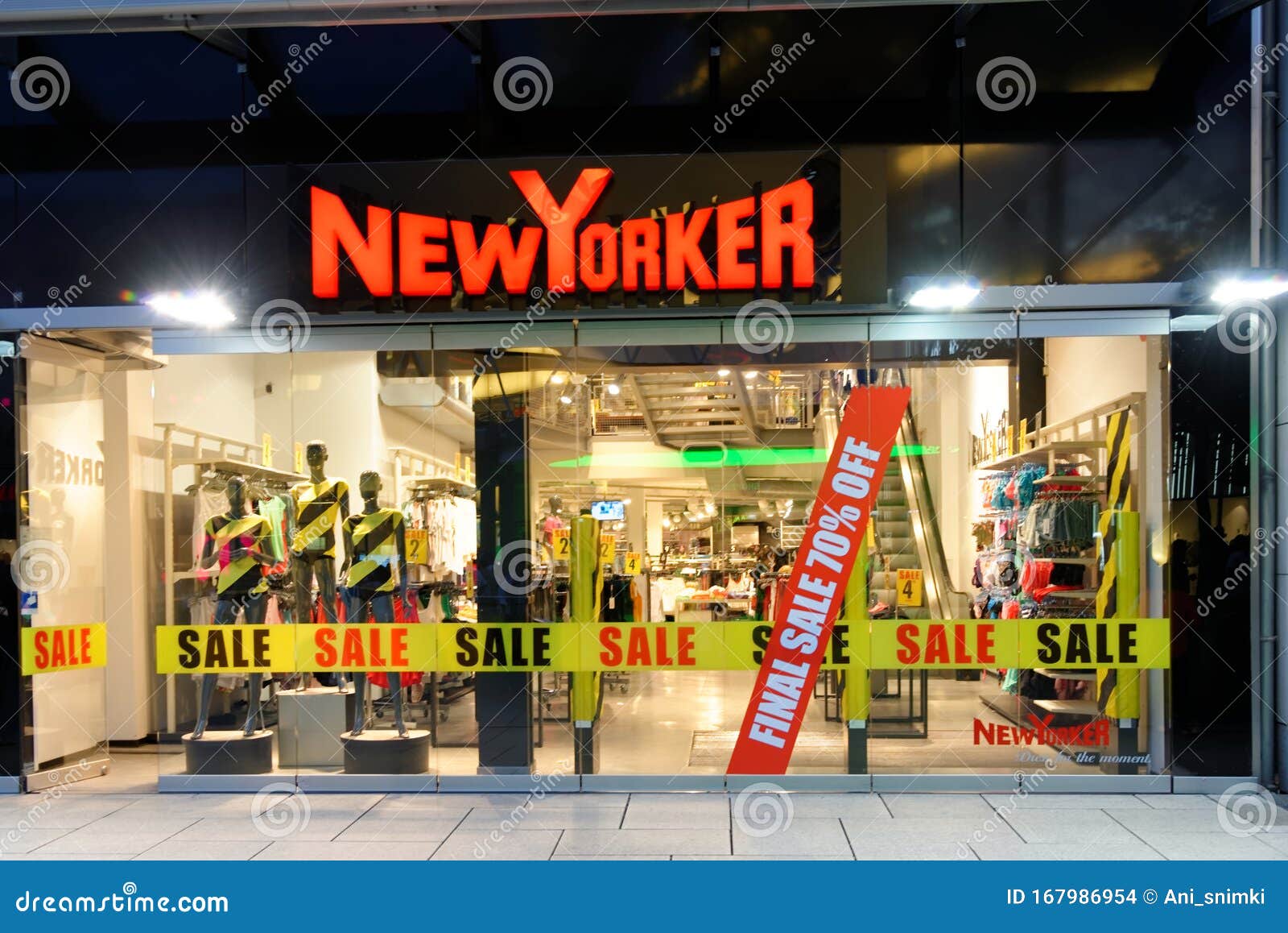 Benadering voor Spijsverteringsorgaan New Yorker Store, Frankfurt am Main, Germany Editorial Stock Image - Image  of international, center: 167986954