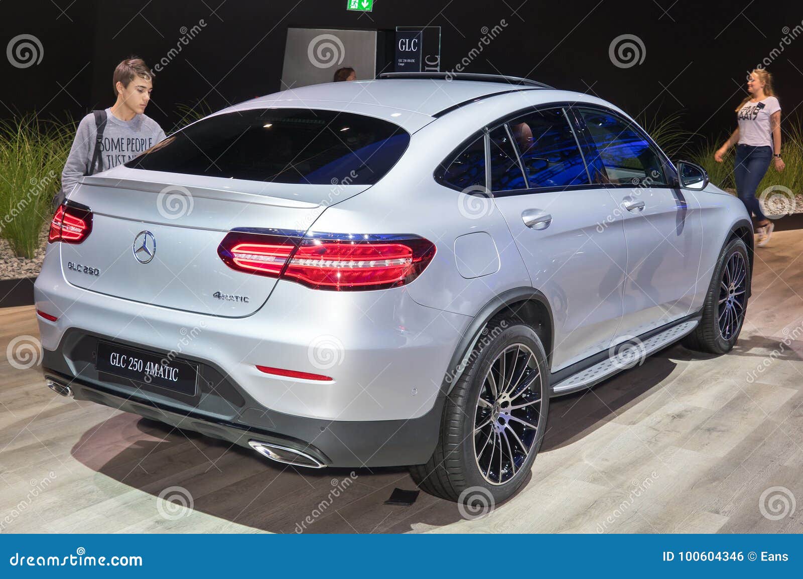 Mercedes Benz GLC 250 Màu Xanh sản xuất năm 2017