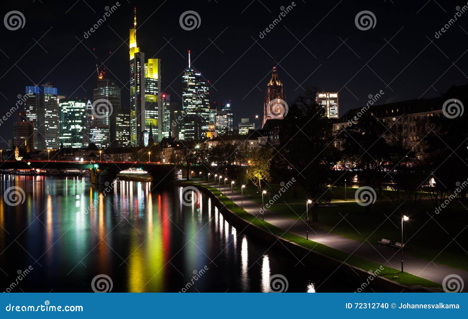 frankfurt skyline at night