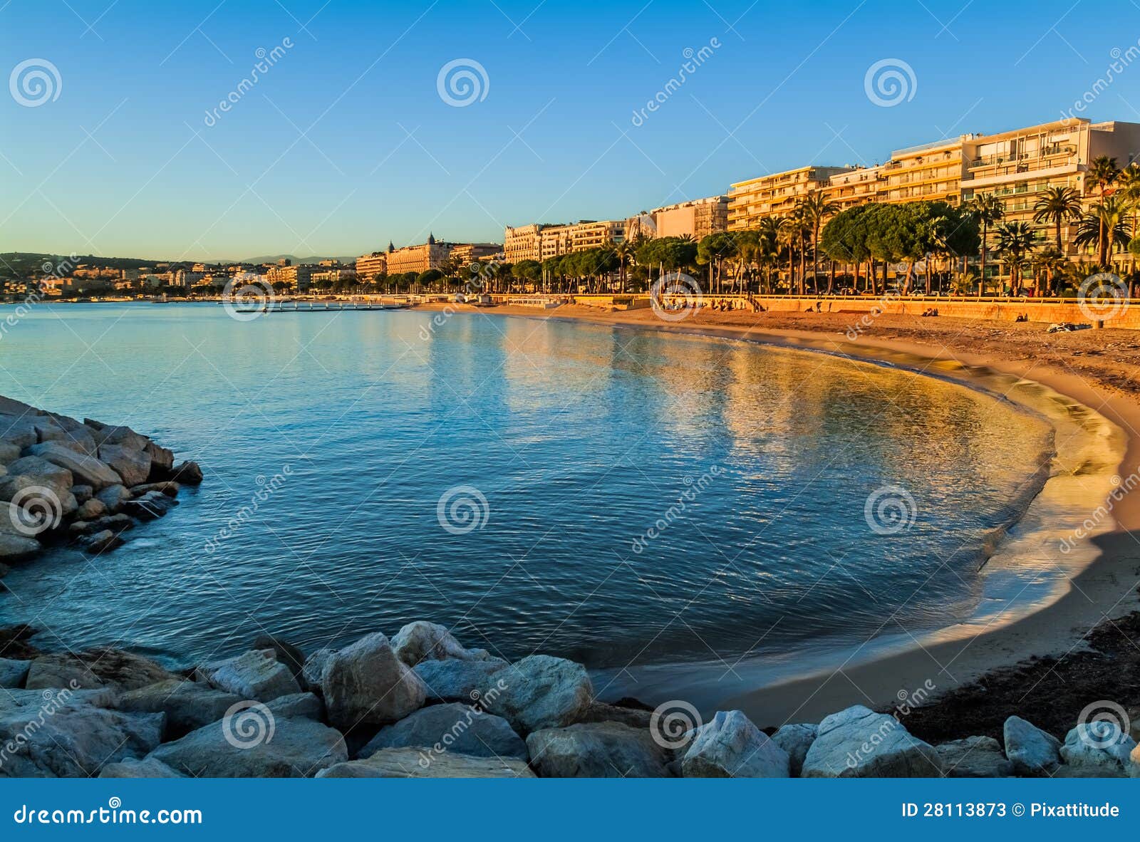 Franse riviera van Cannes stock afbeelding. Image of plaats - 28113873