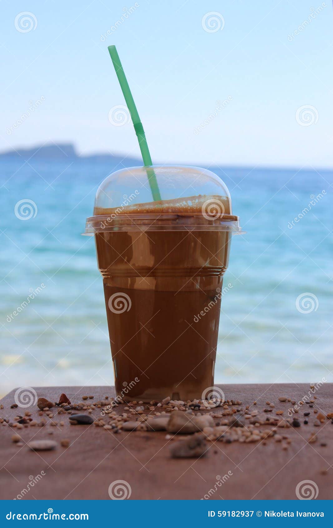 Frappe Del Hielo En La Playa Imagen de archivo Imagen de fresco, paja