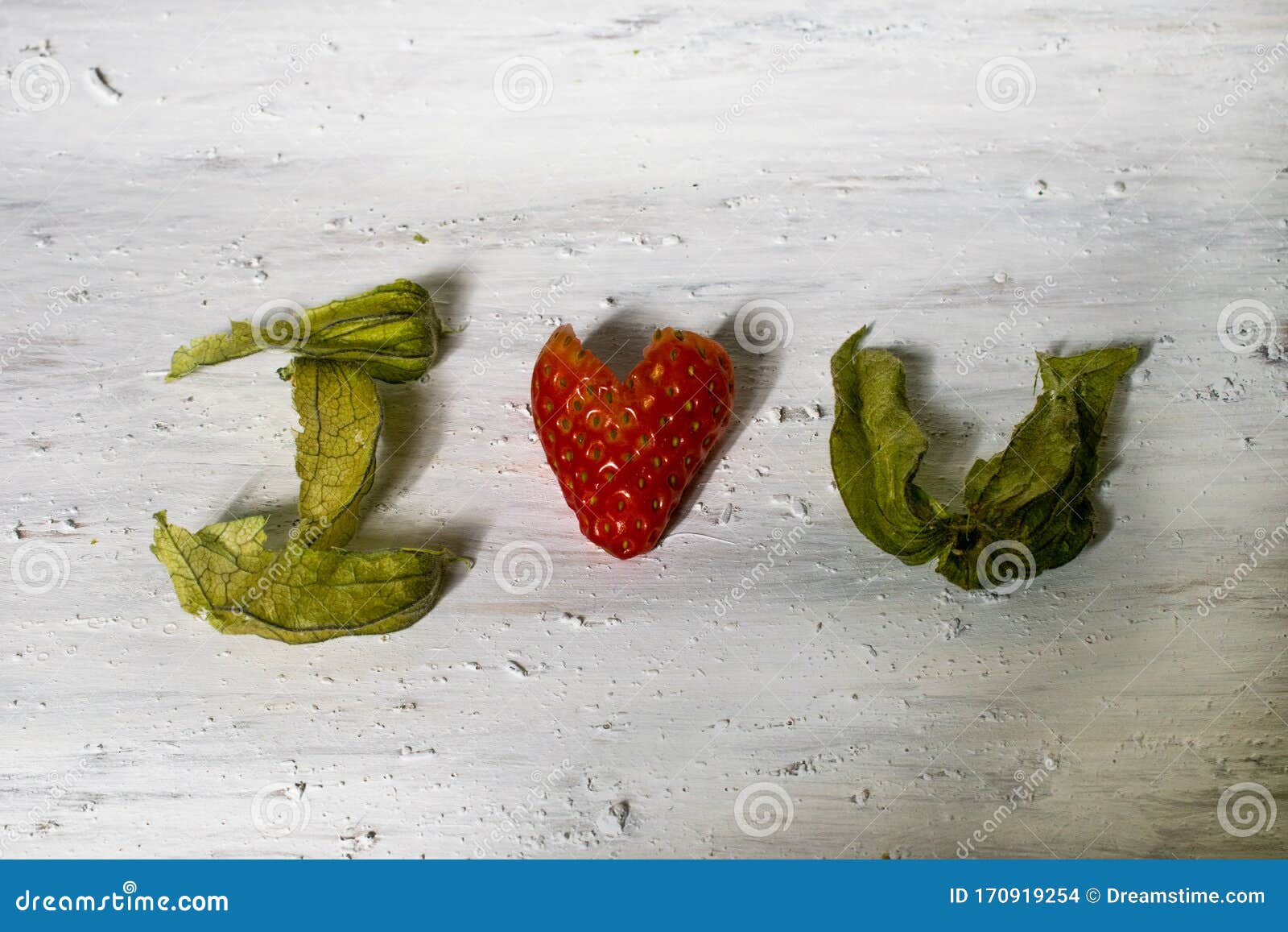 Frase De Amor Representada Con Frutas, Fresa Y Cáscara De Fruta Foto de  archivo - Imagen de baya, color: 170919254