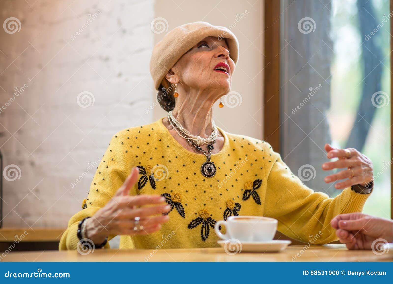 Frau Die Ihre Augen Rollt Stockfoto Bild Von Feinschmecker 88531900