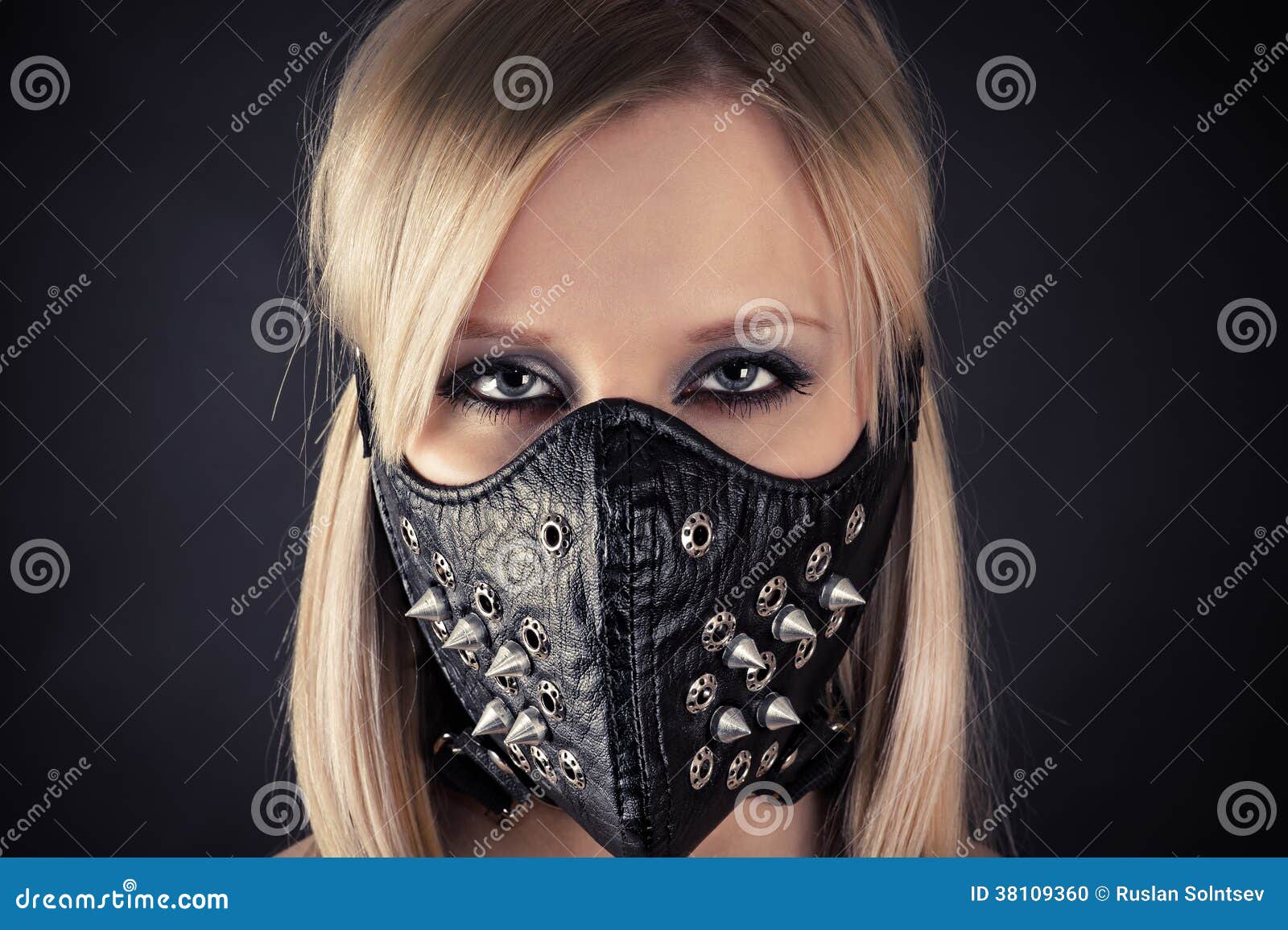 Frau Mit Maske