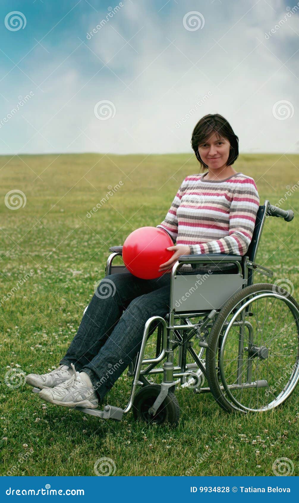 Общения инвалидов знакомства. Девушки с инвалидностью. Инвалидное кресло. Женщина инвалид. Женщины инвалиды 2 группы.