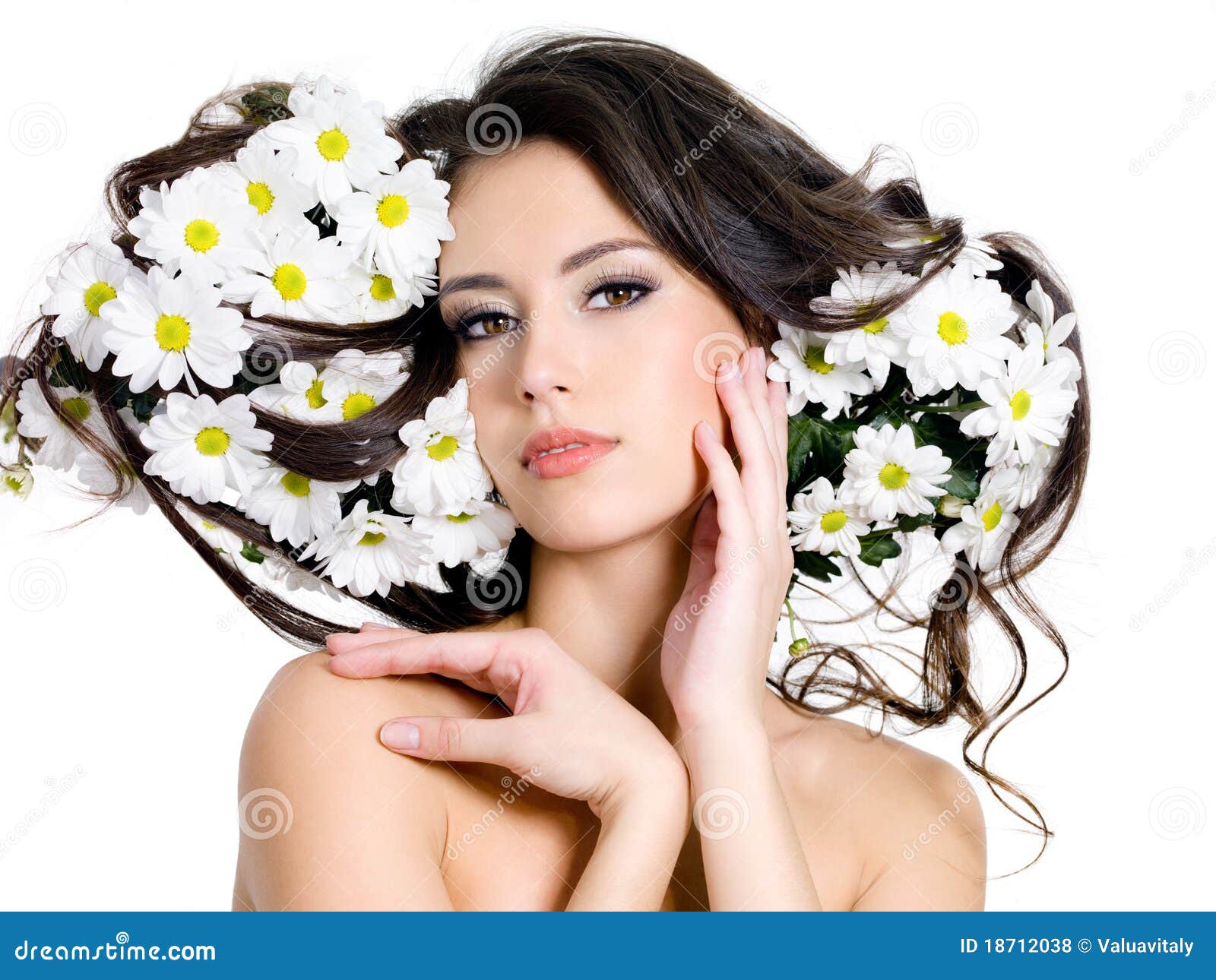 Frau mit Blumen im Haar stockfoto. Bild von horizontal - 18712038