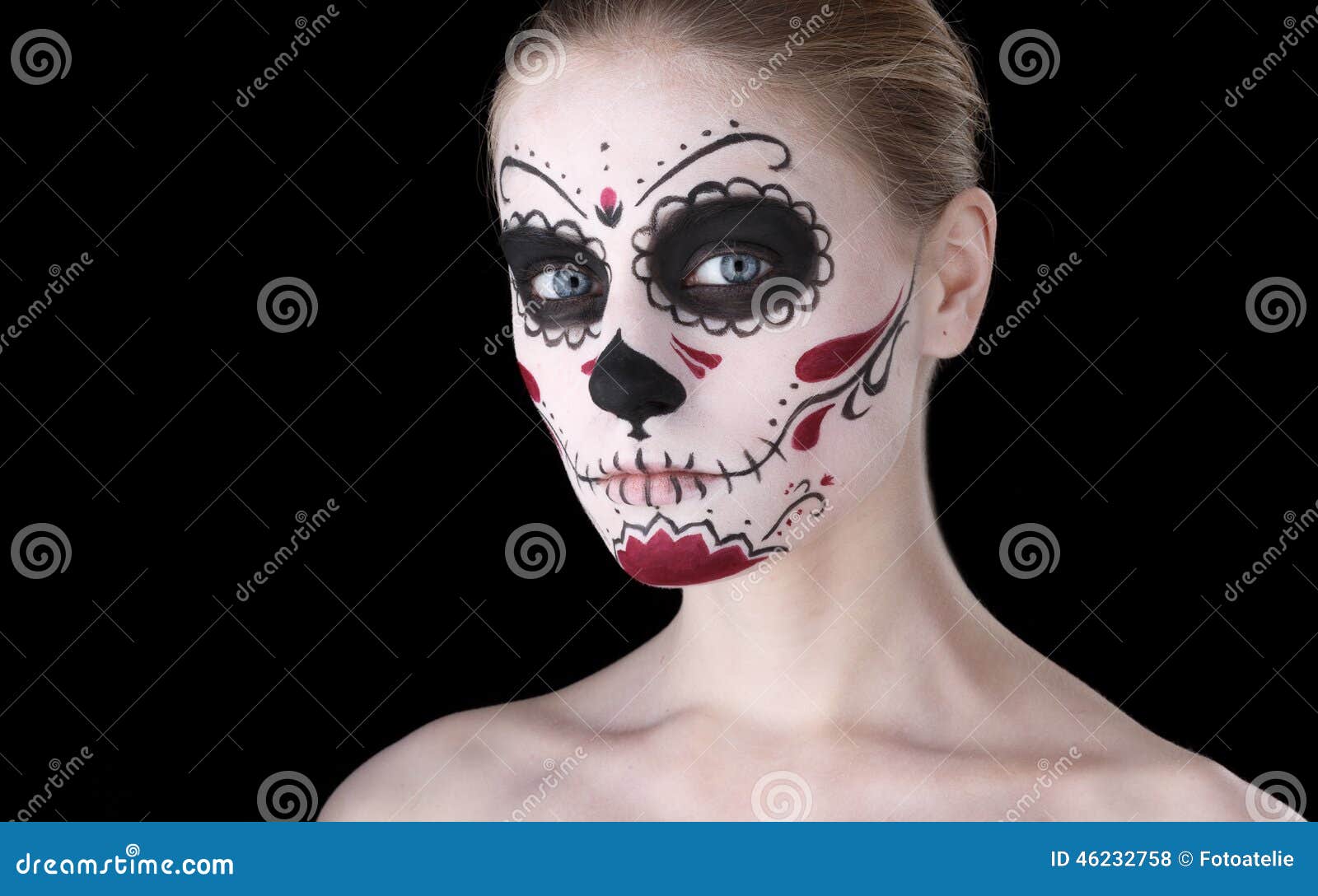 Frau Mit Make Up Dia De Los Muertos Schwarzer Leerer Raum Stockfoto Bild Von Make Schwarzer