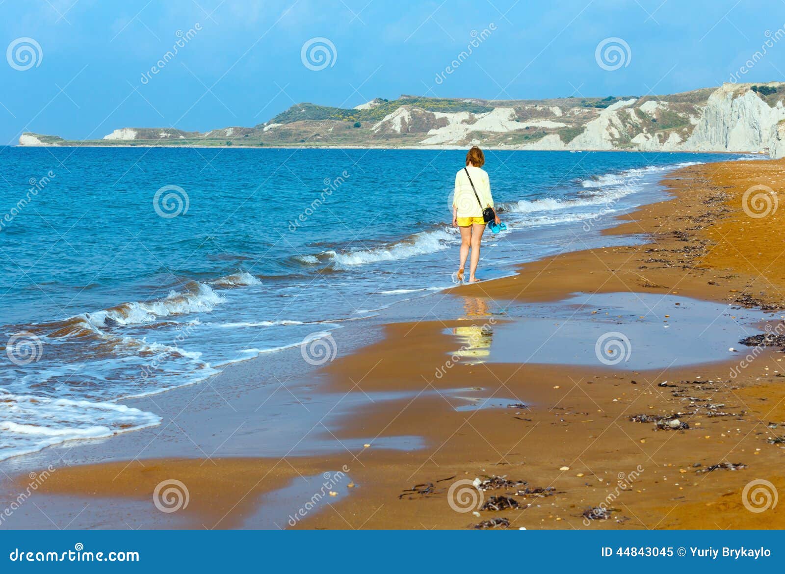 Frau Und XI Strandmorgenansicht (Griechenland, Kefalonia