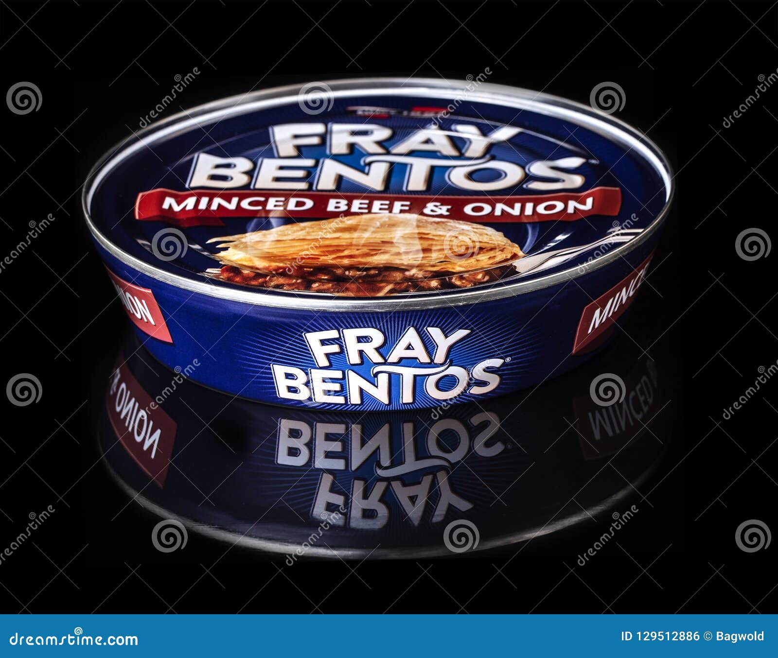 https://thumbs.dreamstime.com/z/fray-bentos-mince-beef-onion-pie-black-background-swindon-uk-october-fray-bentos-mince-beef-onion-pie-black-129512886.jpg