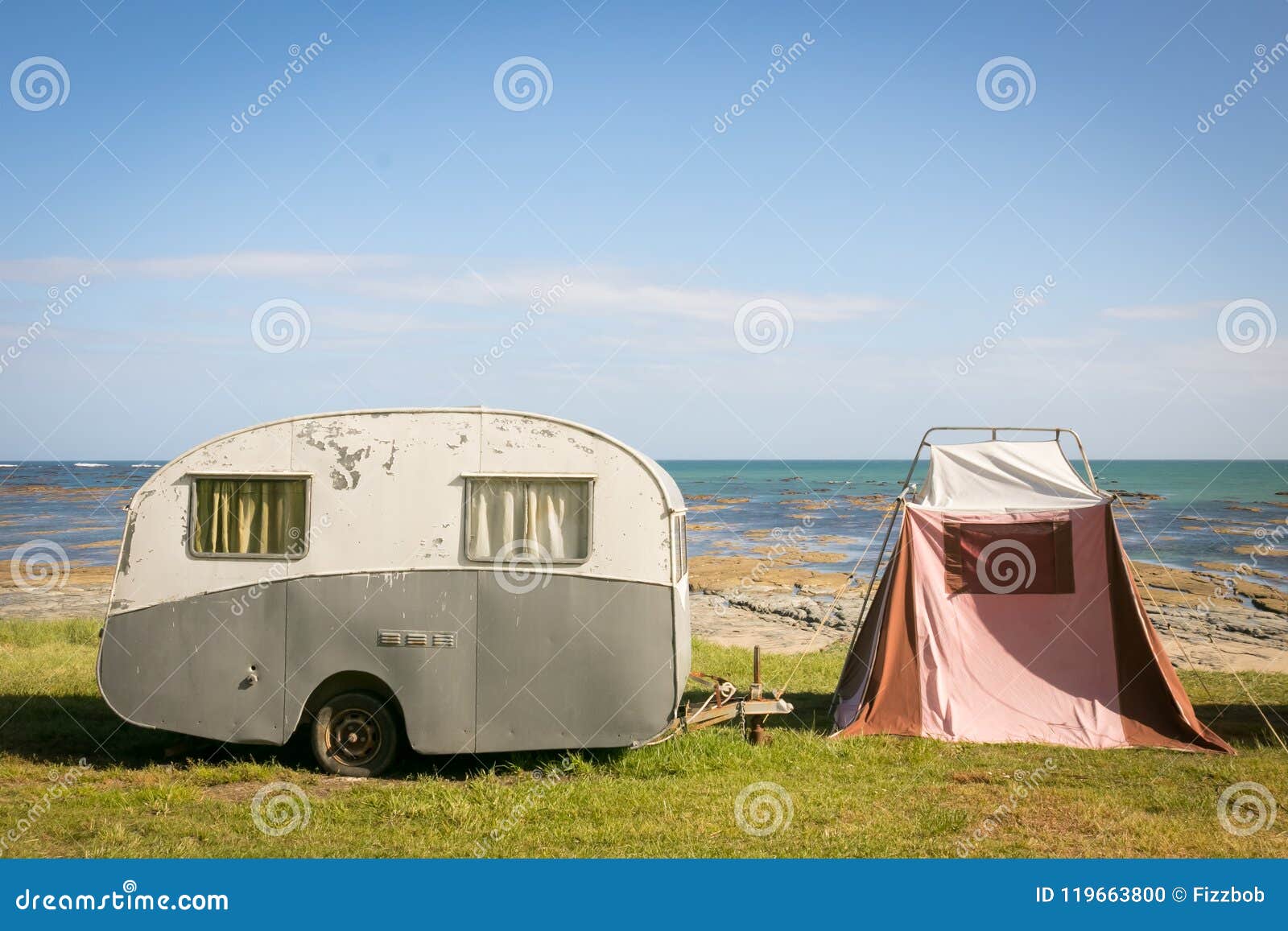 uitvoeren circulatie Fractie 2,418 Caravan Tent Stock Photos - Free & Royalty-Free Stock Photos from  Dreamstime