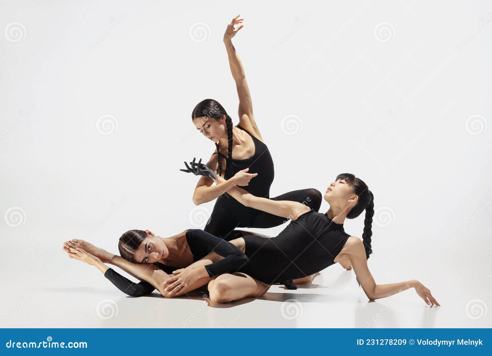 Premium Photo | Three female contemporary dance performers poses in studio