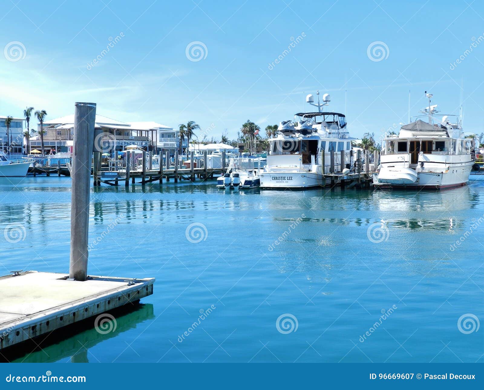 Freeport in BAHAMAS Island editorial photography. Image of pontoon 96669607
