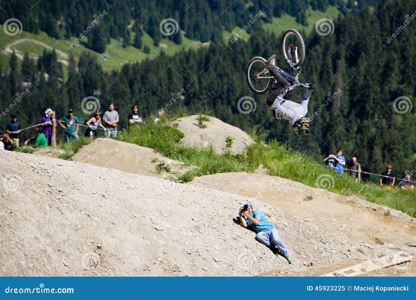 Freeride competition editorial image. Image of bicycle 45923225