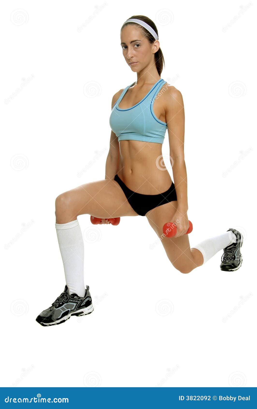 Freie Gewicht-Laufleinen. Junge Frau, die innen ihn Gymnastik tut Laufleinen mit kleinen 3-Pfund-Handgewichten ausarbeitet