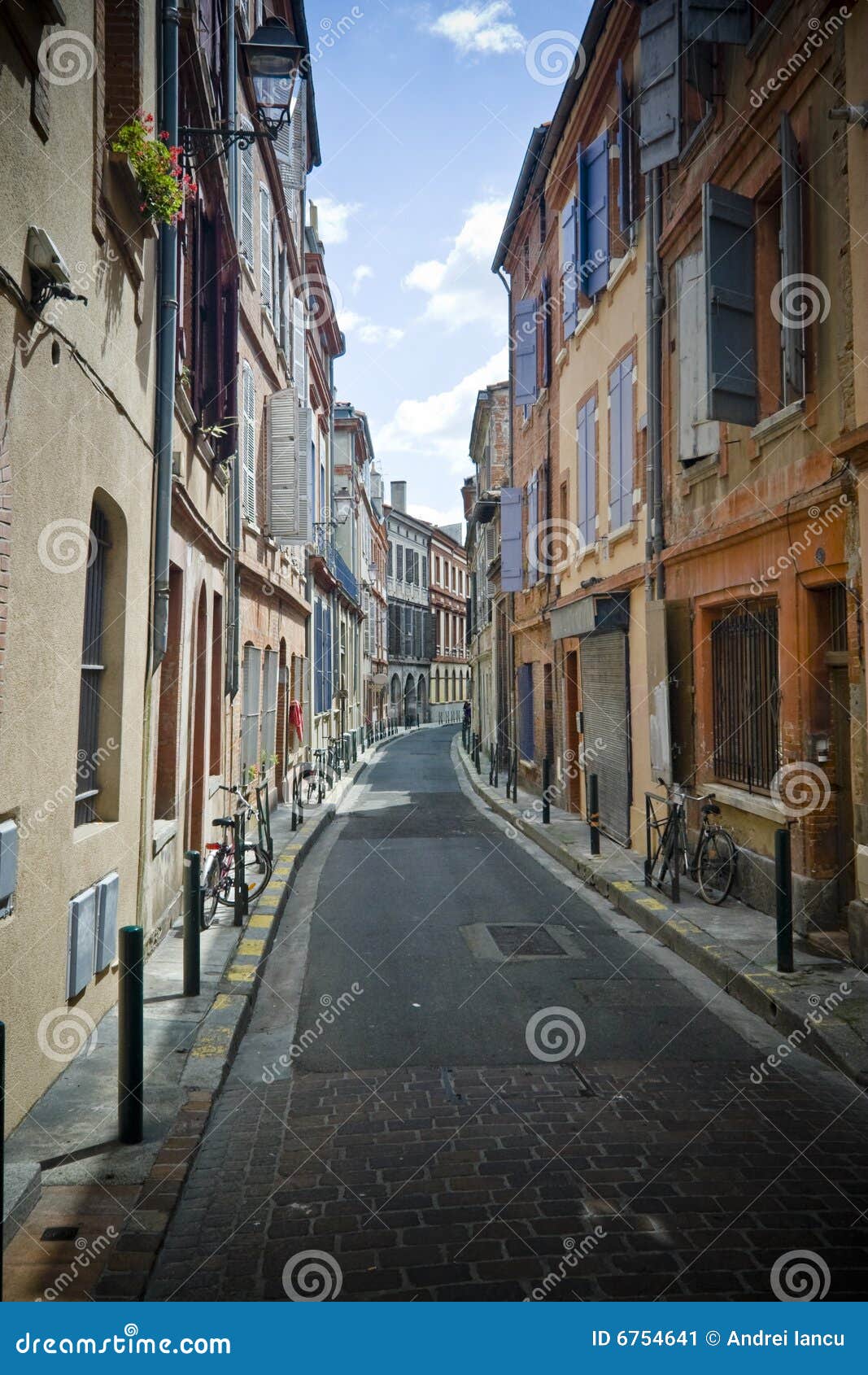 french narrow street