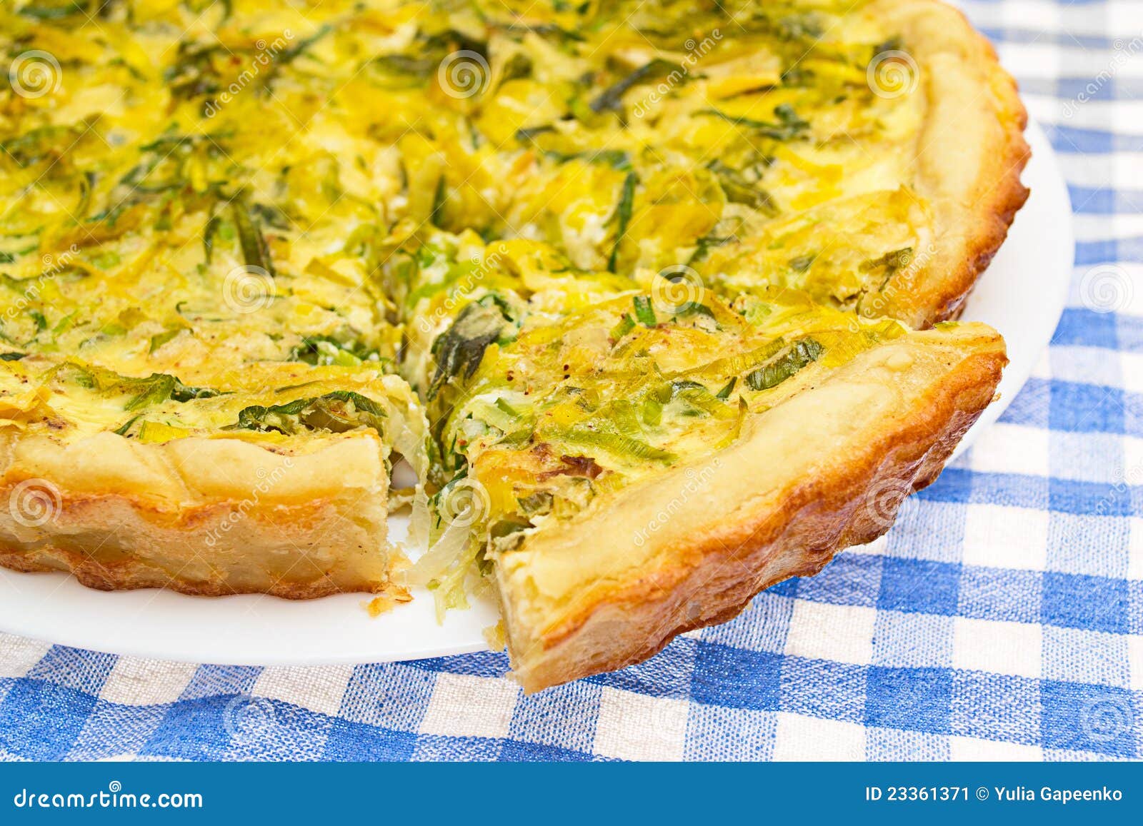 French onion quiche stock image. Image of cheese, dinner 23361371