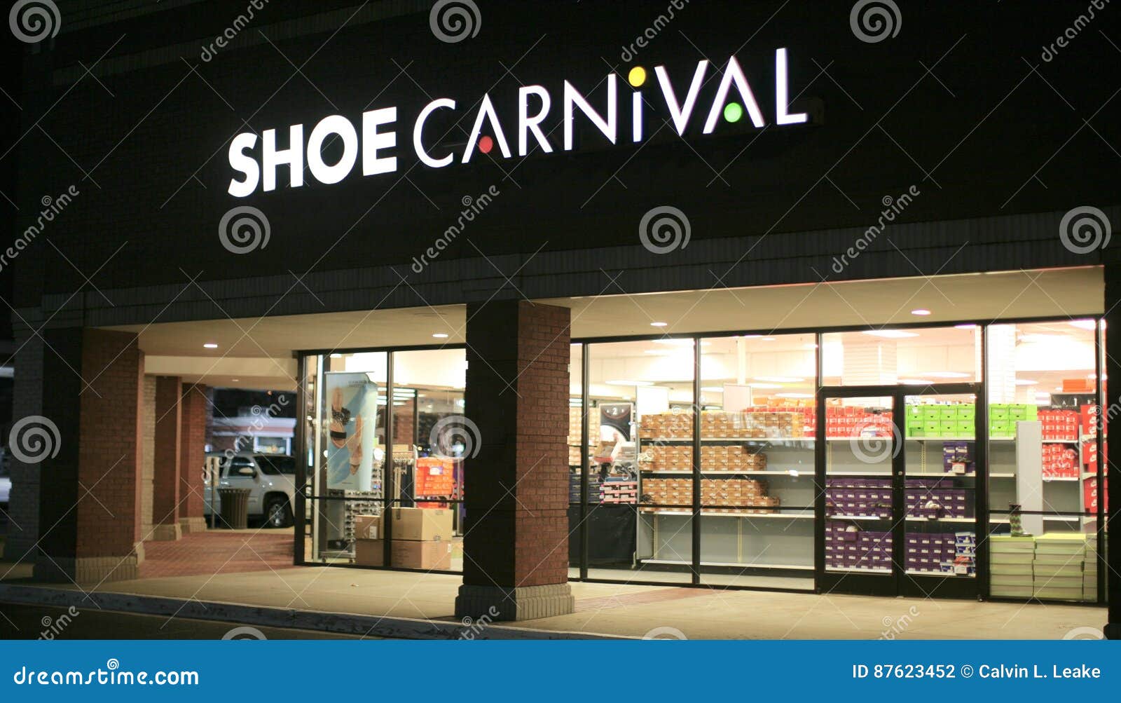 Frente De La Tienda De Shoe Carnival Fotografía editorial - Imagen de  compras, ocasional: 87623452