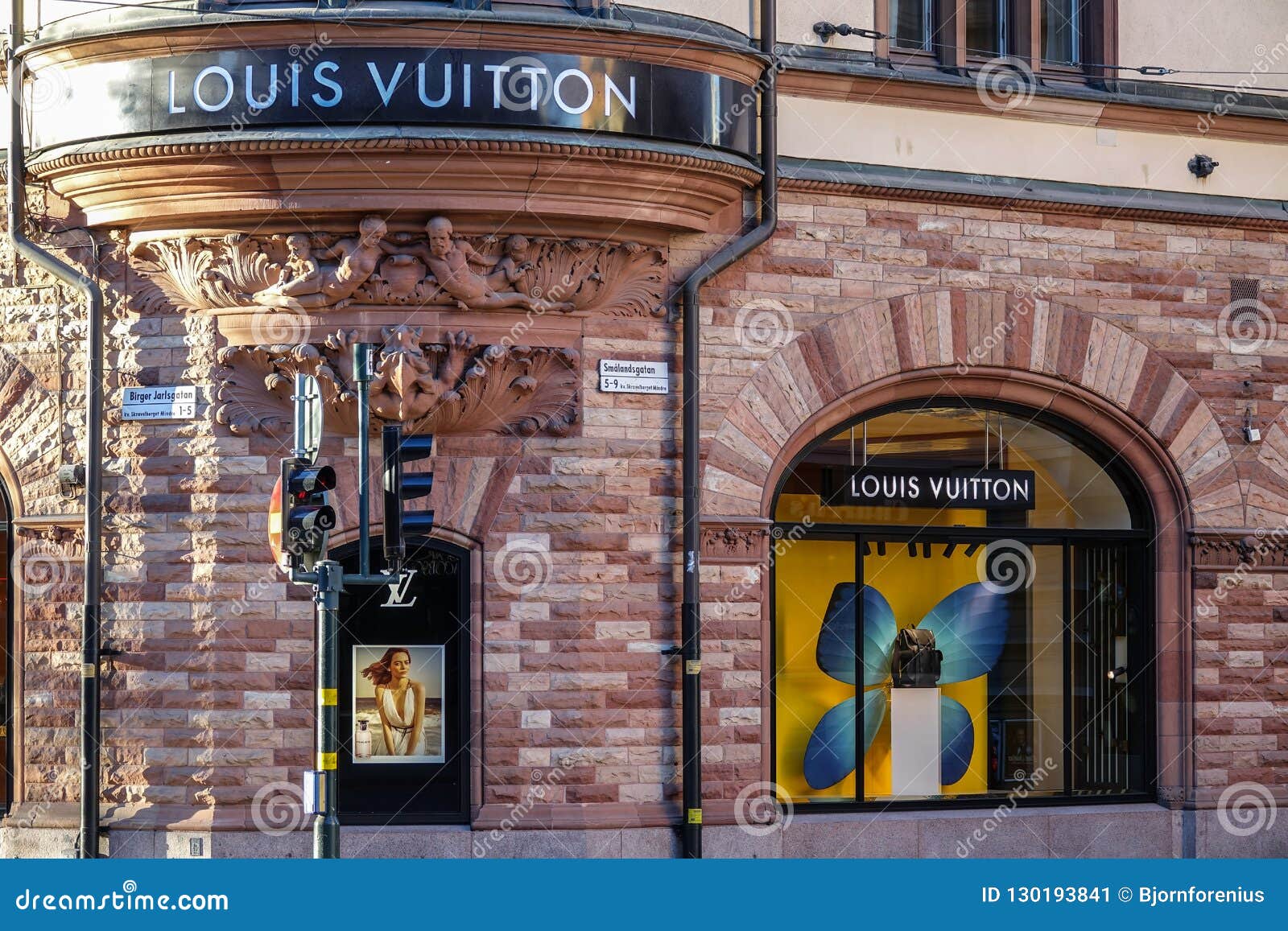 Estocolmo Suecia 29 De Abril De 2023 : Signo De Cierre De La Tienda Louis  Vuitton En El Centro De La Ciudad Foto editorial - Imagen de logotipo,  comercio: 278127931