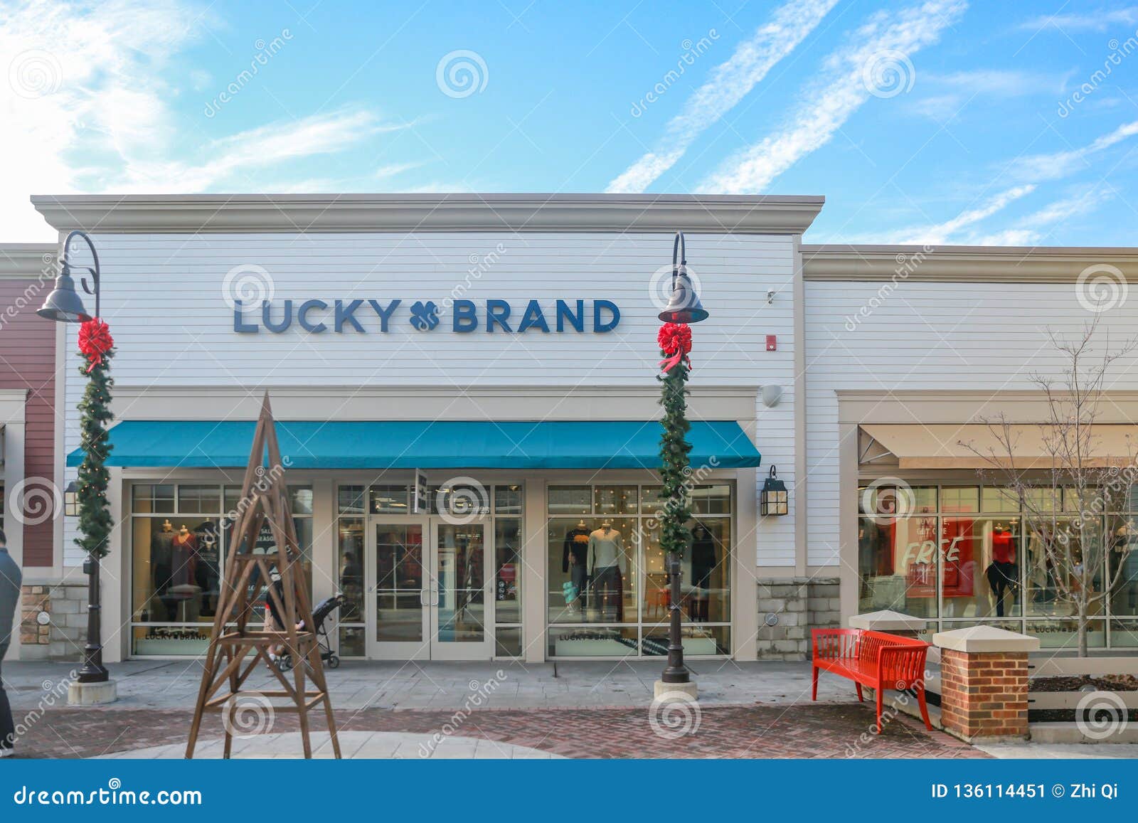 Frente De La Tienda De Lucky Brand Foto editorial - Imagen de