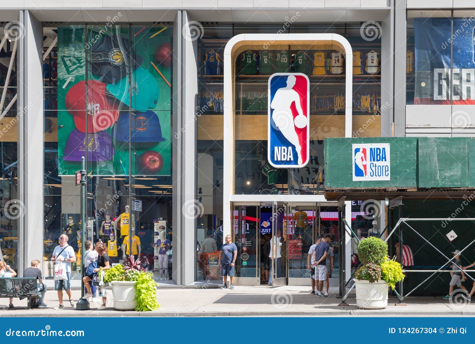 Frente De La Tienda De NBA En Nueva York Imagen de archivo - Imagen de editorial, minorista: 124267304