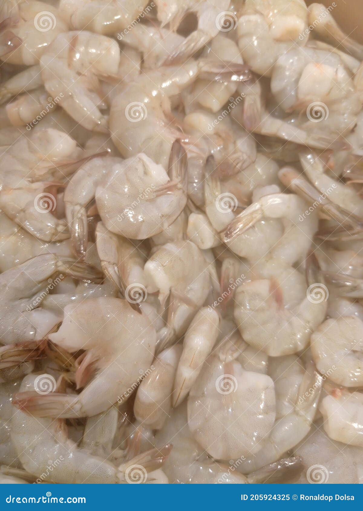the fresh alot of shrimp sell in supermarket