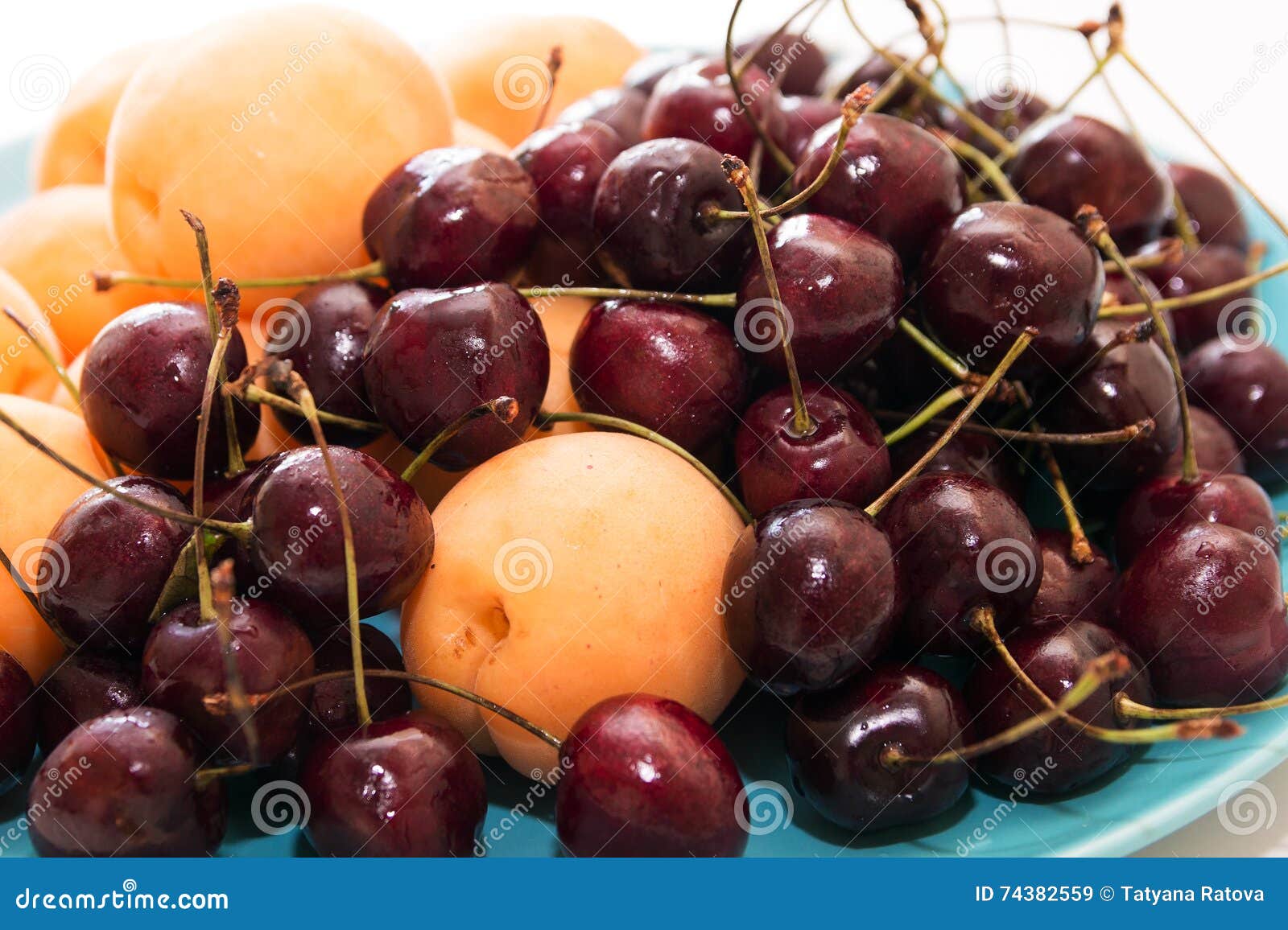 Fresh Apricots and Cherry on a Plate Stock Image - Image of season, orchard: 74382559