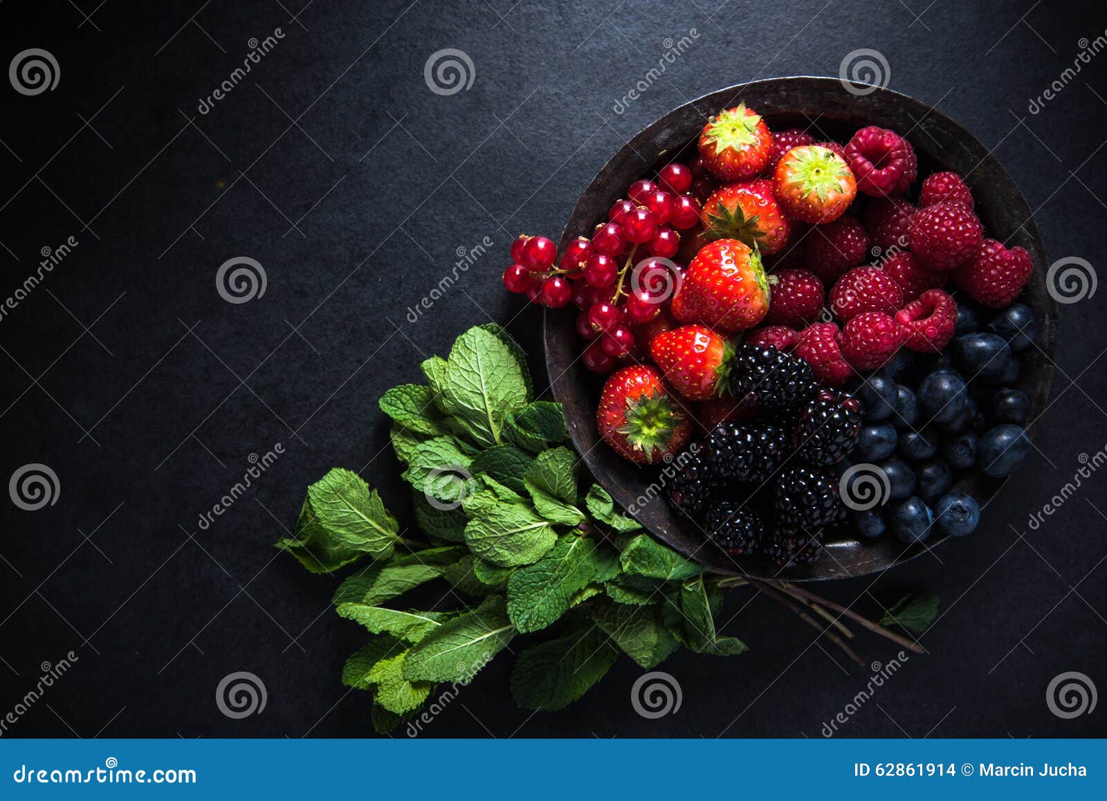fresh berries in bowl, antioxidant concept