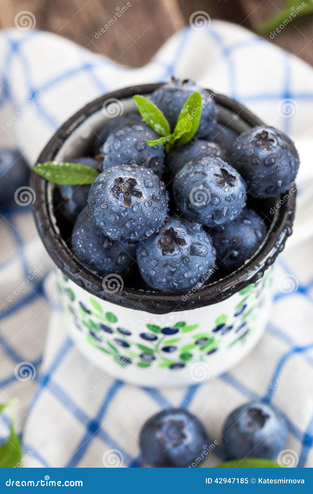 Fresh blueberry in the mug stock image. Image of meal 42947185