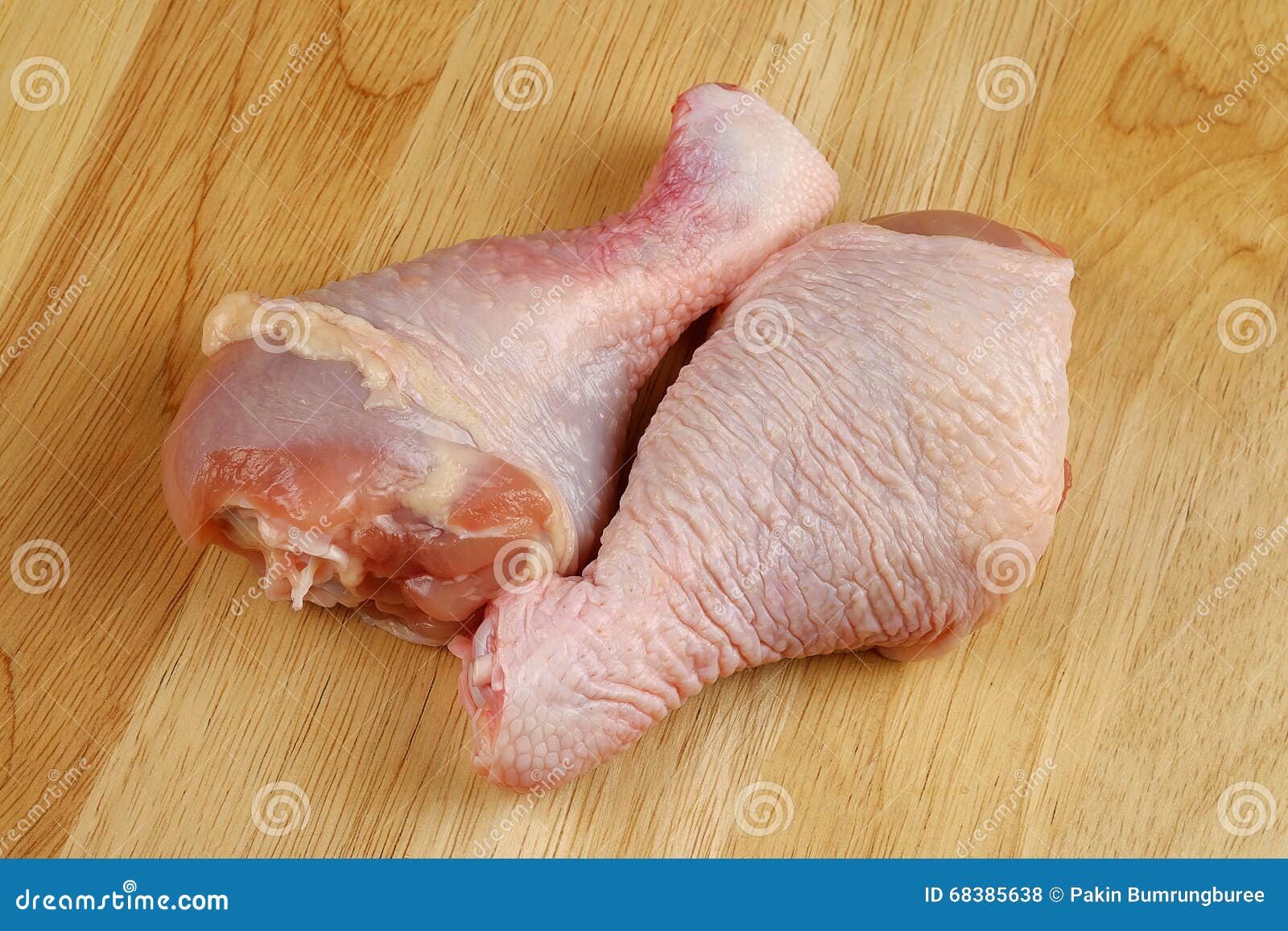 https://thumbs.dreamstime.com/z/fresh-chicken-legs-cutting-board-close-up-drumstick-68385638.jpg