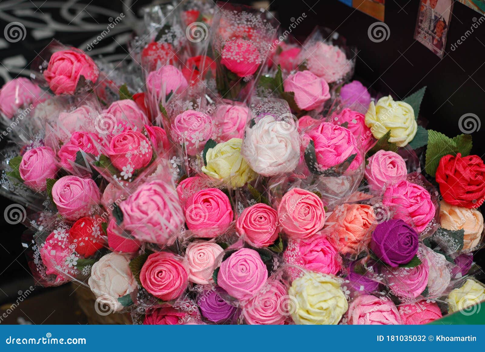 fresh and colorful roses bundle selling in the martket flower shop