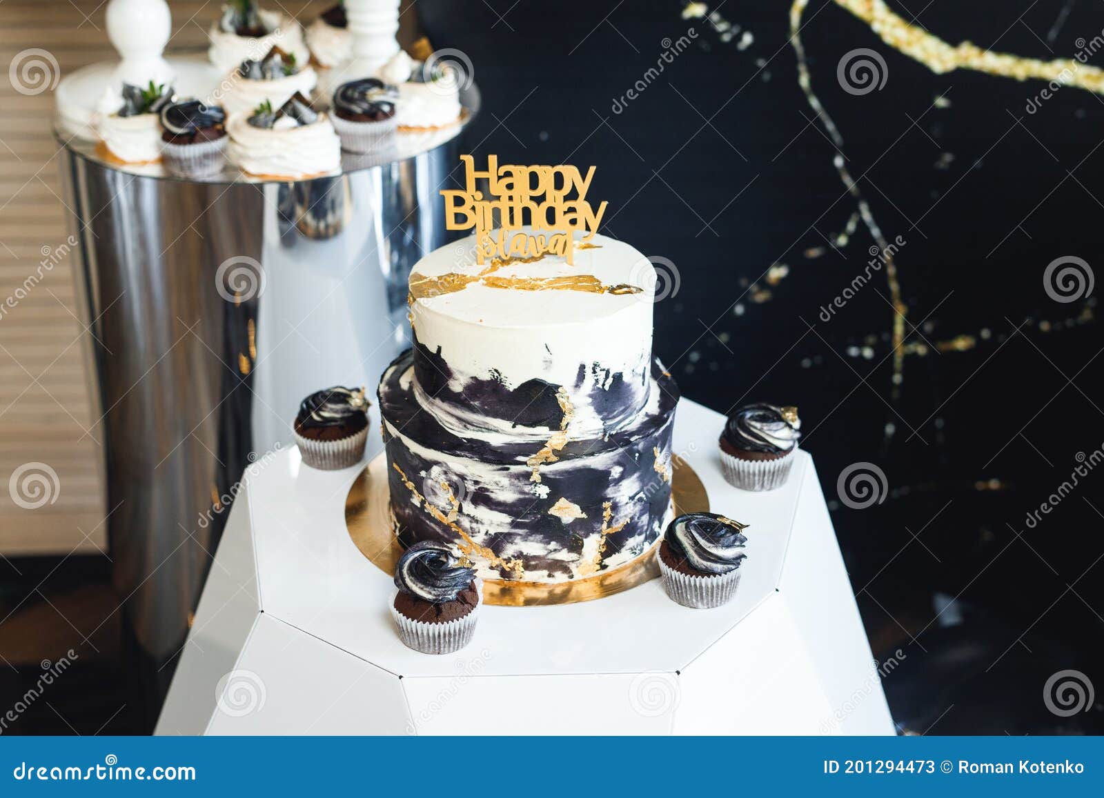 651 Birthday Black Gold Cake Stock Photos - Free & Royalty-Free Stock  Photos From Dreamstime