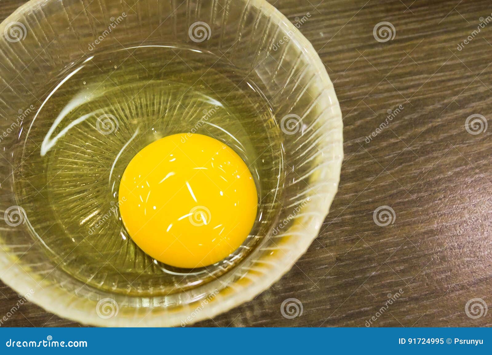 Fresh eggs in a bowl stock image. Image of restaurant 91724995