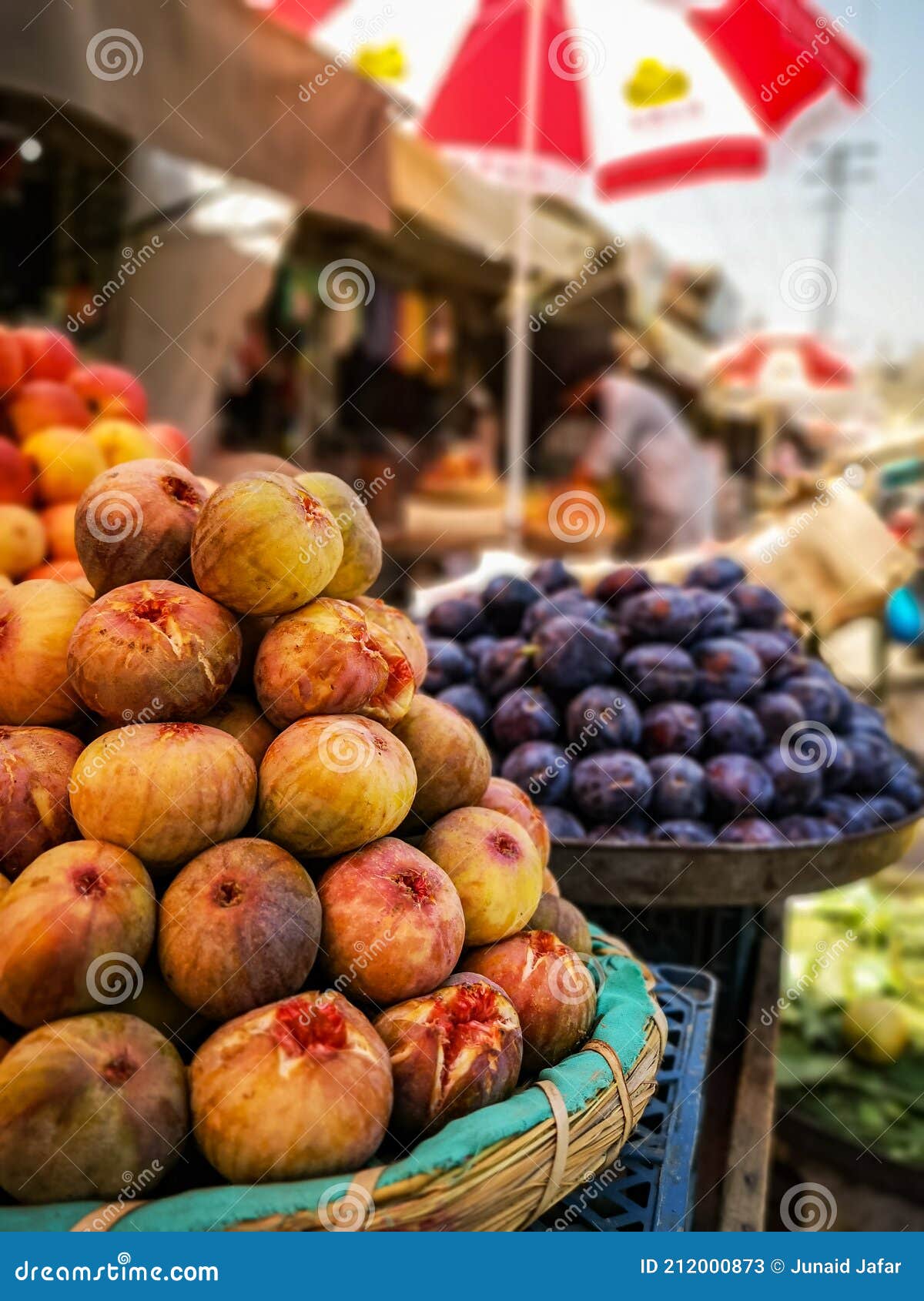 Fresh figs in bazaar stock image. Image of local, fruitart 212000873
