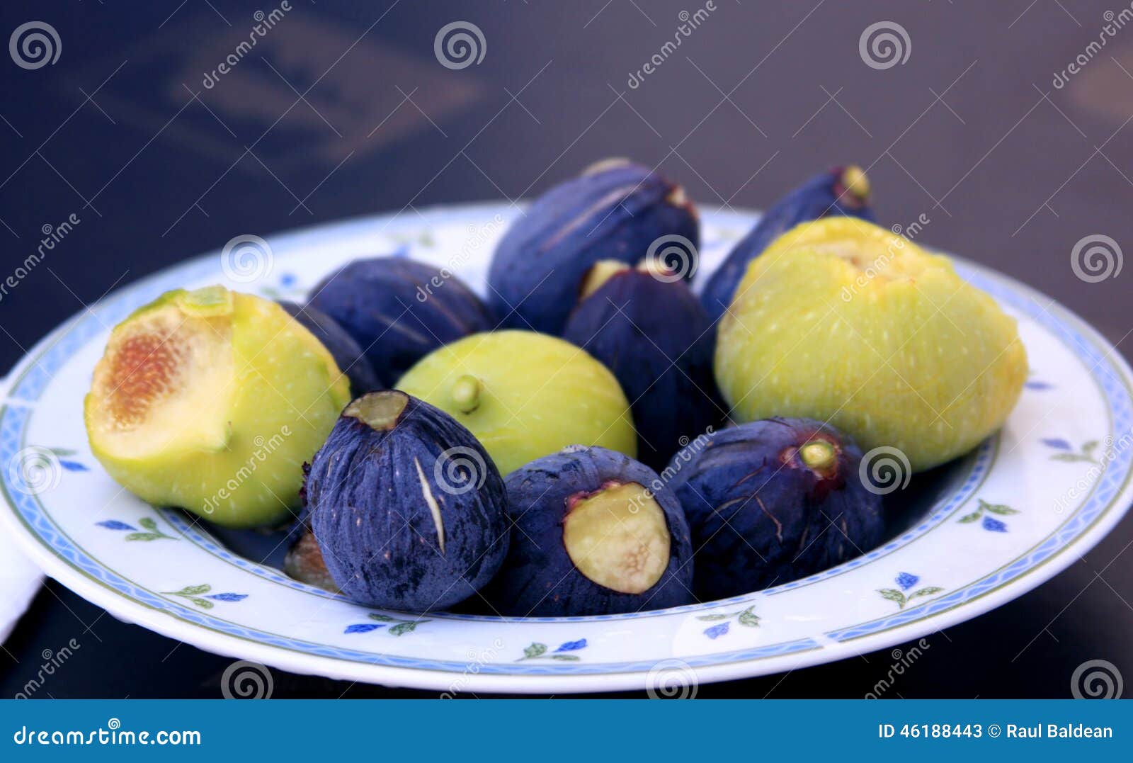 Fresh Green and Blue Figs on a Plate Stock Image Image of healthy