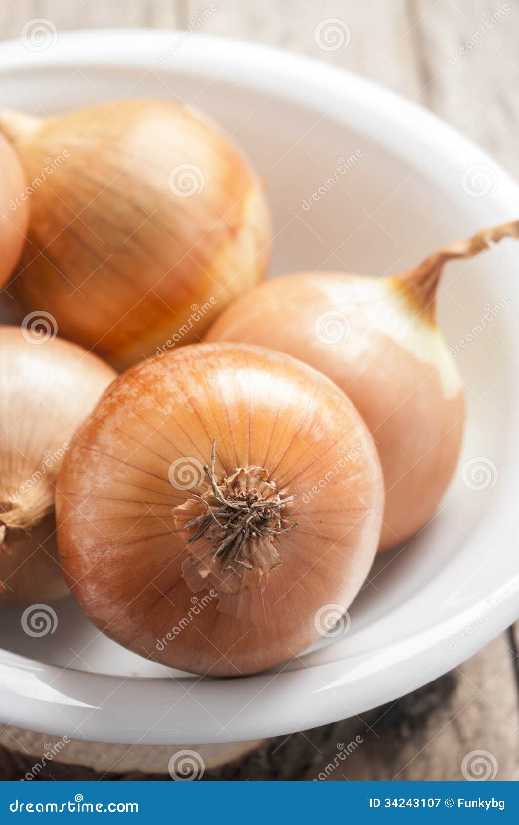 Fresh golden onions stock image. Image of culture, closeup 34243107