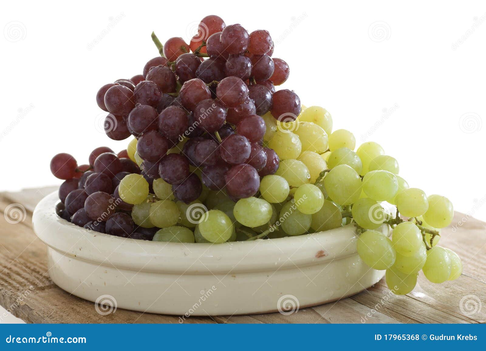 Fresh grapes in a bowl stock photo. Image of grapes, fresh 17965368
