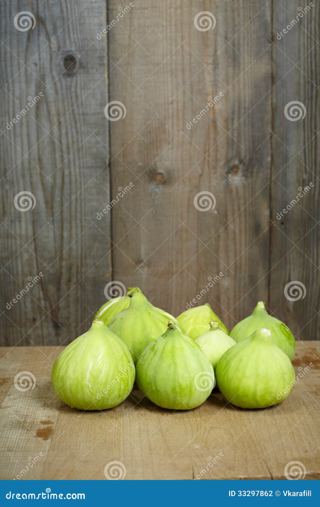 Fresh green figs stock photo. Image of wooden, organic 33297862