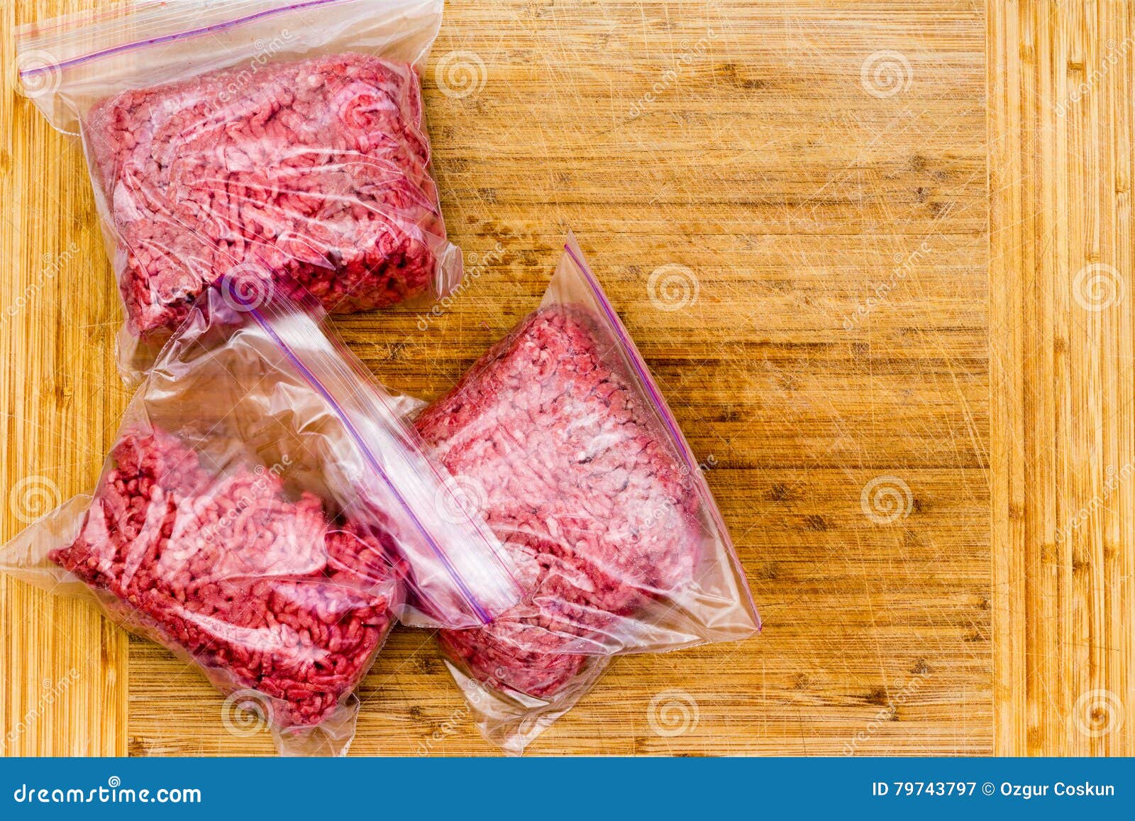 https://thumbs.dreamstime.com/z/fresh-ground-beef-plastic-bags-resealable-ready-to-go-freezer-storage-wooden-bamboo-cutting-board-viewed-79743797.jpg