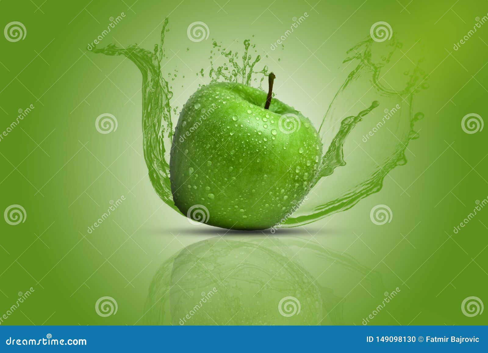 Gây ấn tượng mạnh với động thái của giọt nước khi chạm vào quả táo xanh rực rỡ trong tấm hình này. Những vệt nước phun tung xung quanh quả táo mang đến cảm giác sảng khoái và tươi mới cho mọi người. Hãy cùng thưởng thức!