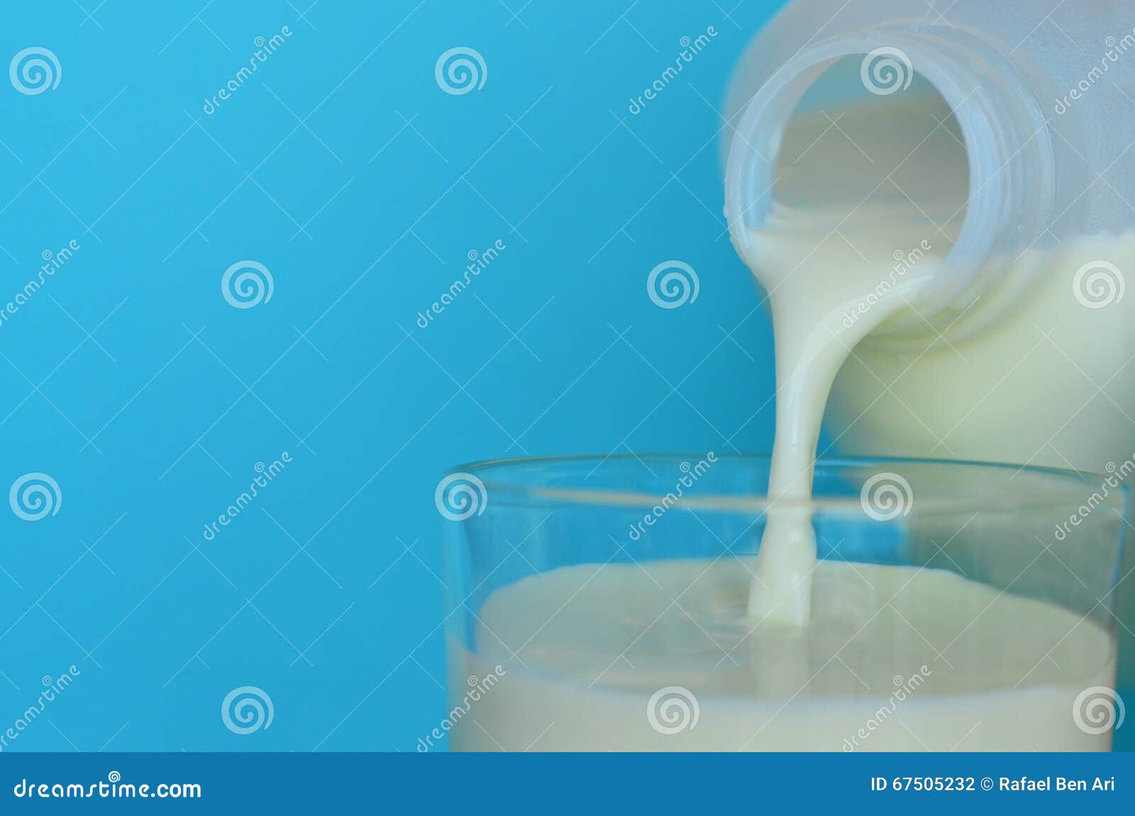 fresh milk pour into a glass