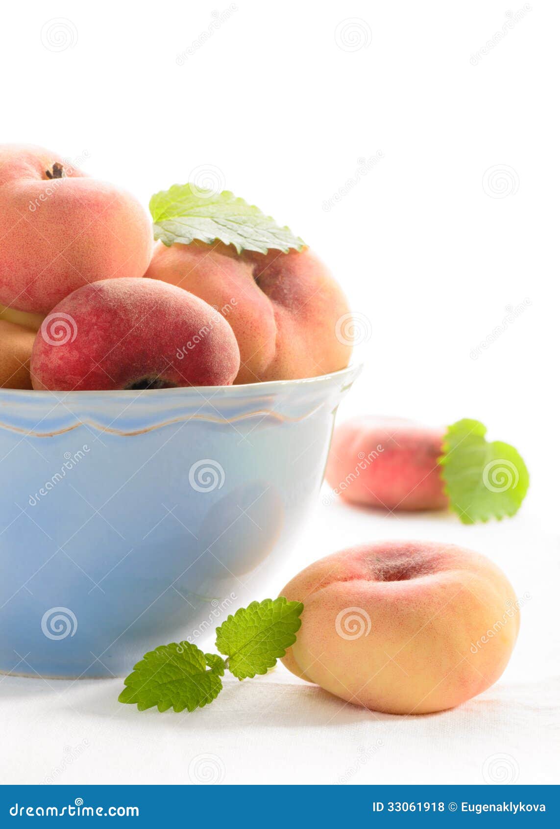 Fresh peaches in the bowl stock photo. Image of plate 33061918